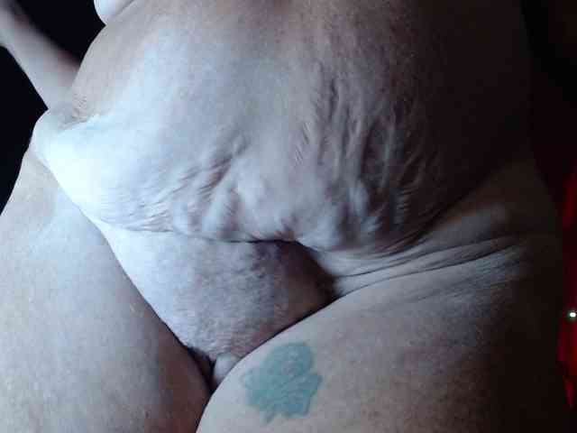 April_XO webcam