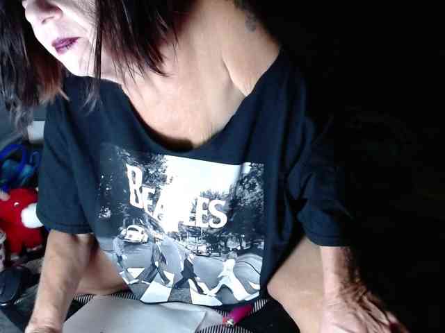 April_XO webcam