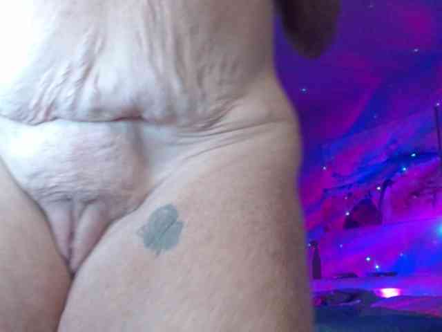April_XO webcam