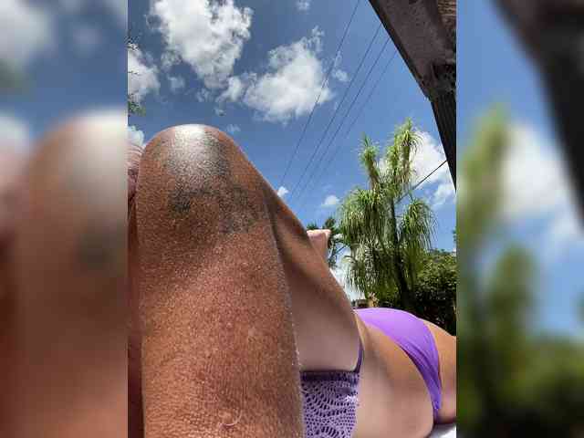 April_XO webcam