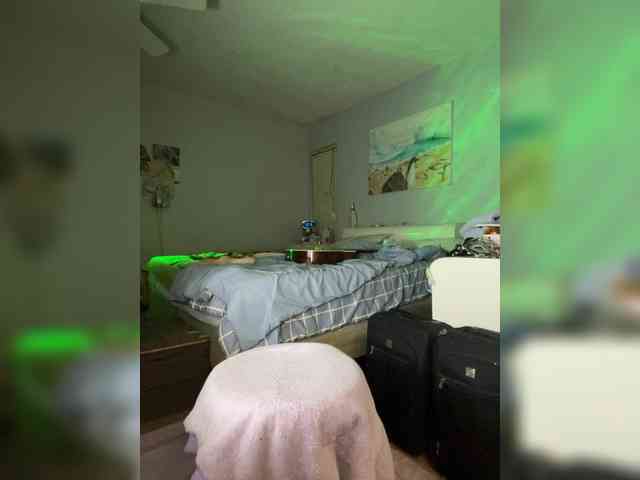 April_XO webcam
