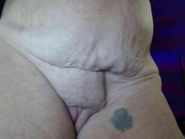 April_XO webcam