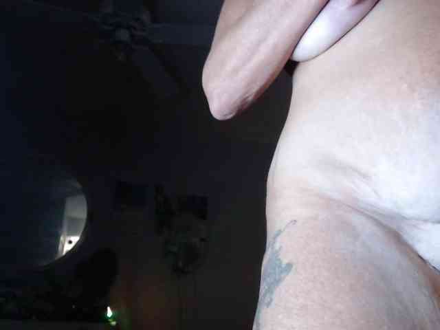 April_XO webcam