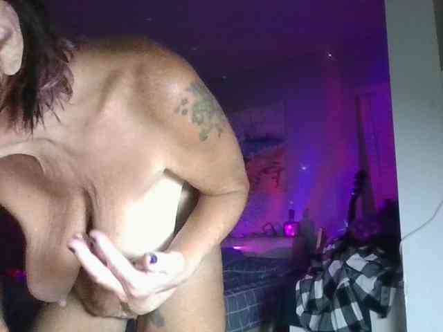 April_XO webcam