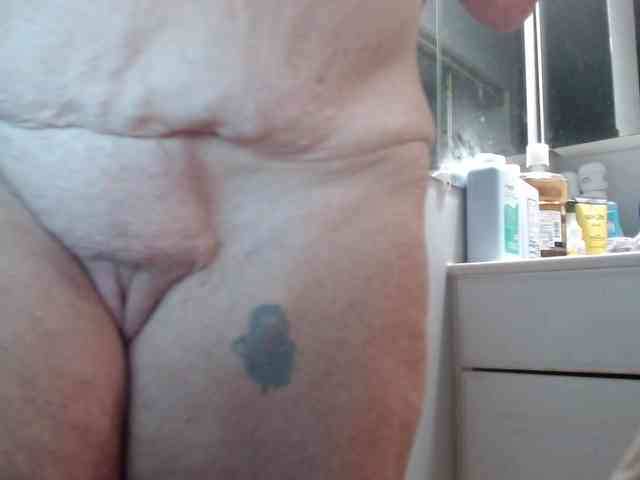 April_XO webcam