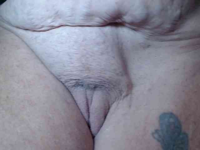April_XO webcam