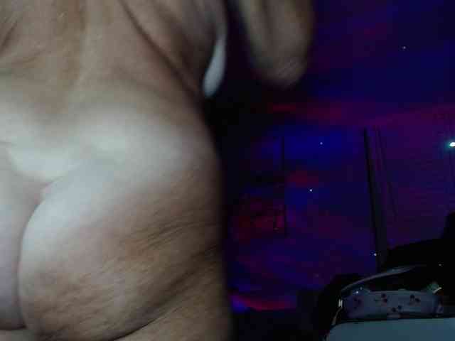 April_XO webcam