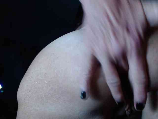 April_XO webcam