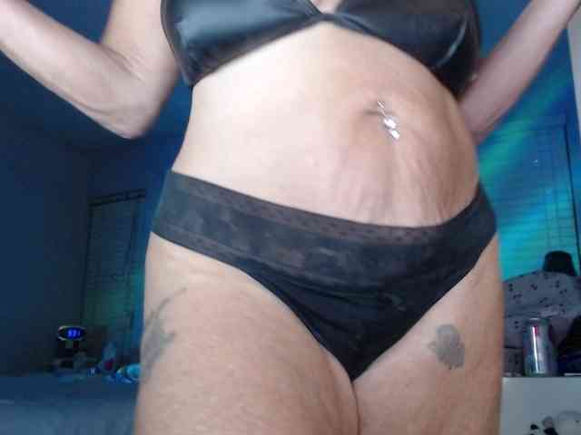 April_XO webcam