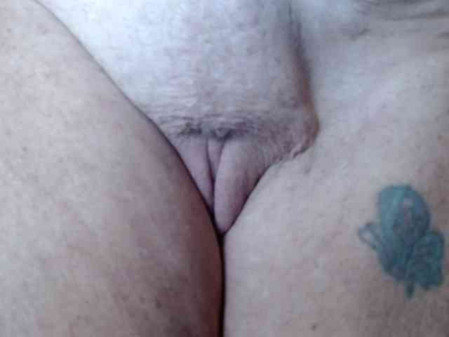 April_XO webcam