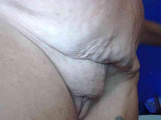 April_XO webcam