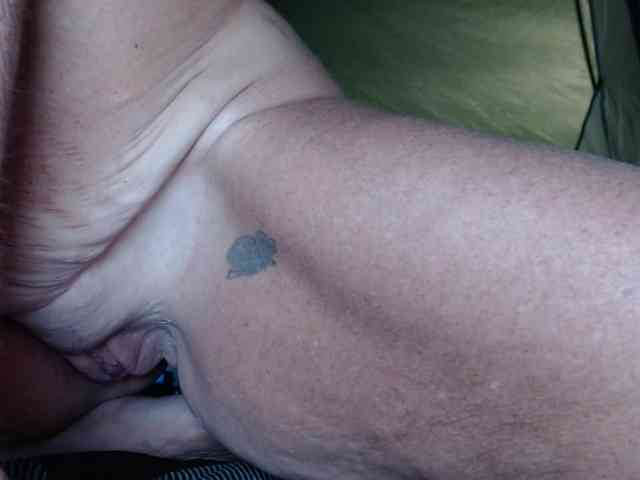 April_XO webcam