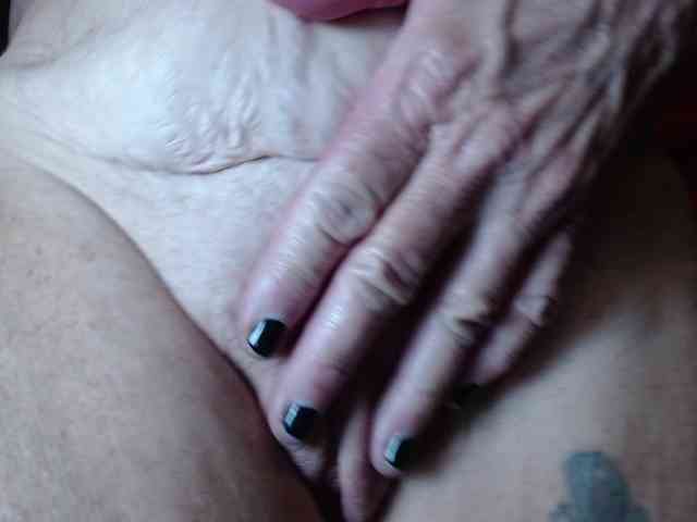 April_XO webcam