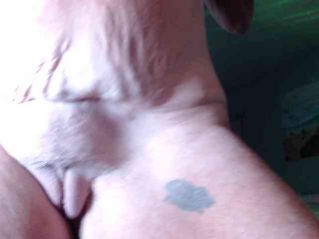 April_XO webcam