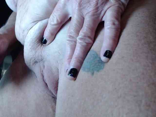 April_XO webcam