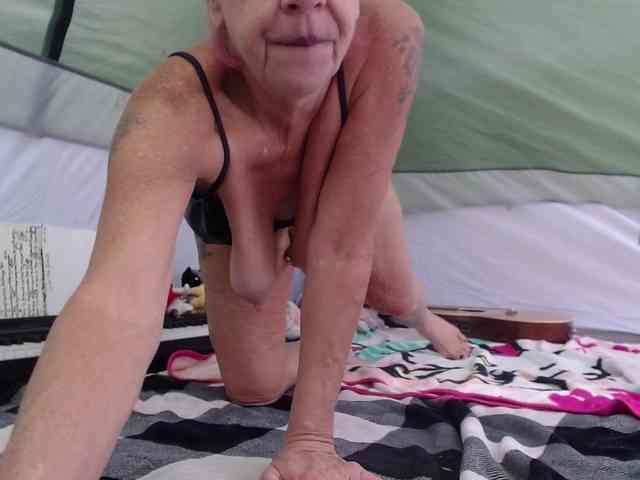 April_XO webcam