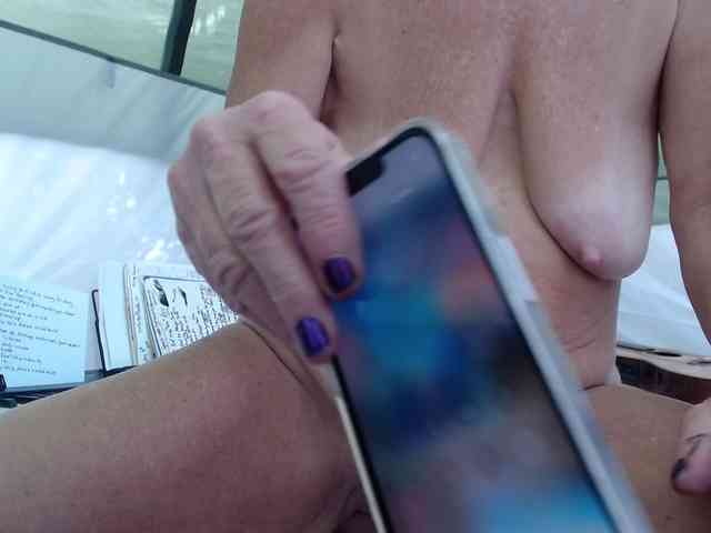 April_XO webcam