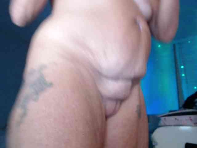 April_XO webcam