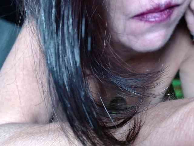 April_XO webcam