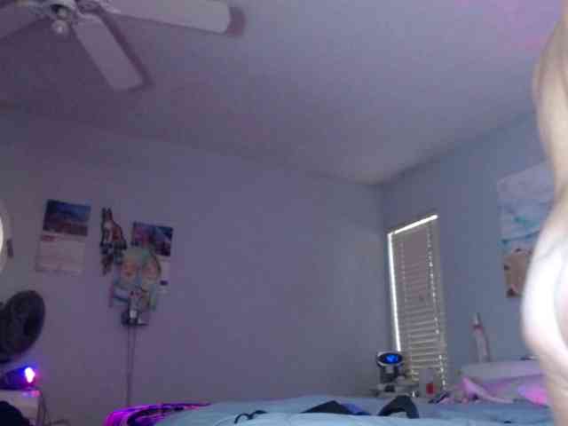 April_XO webcam