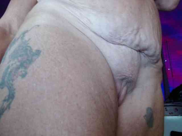 April_XO webcam
