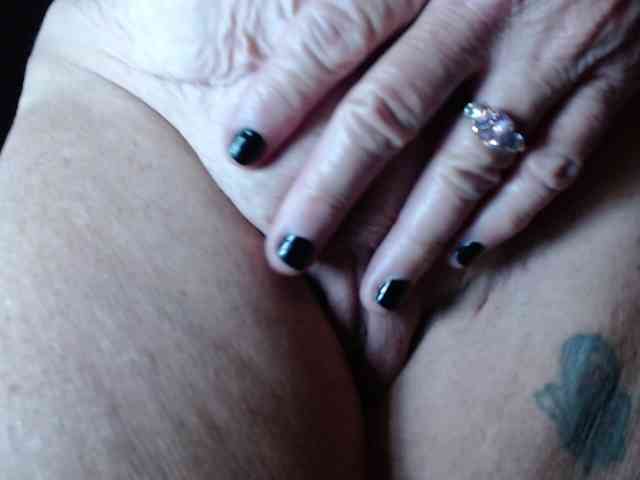April_XO webcam