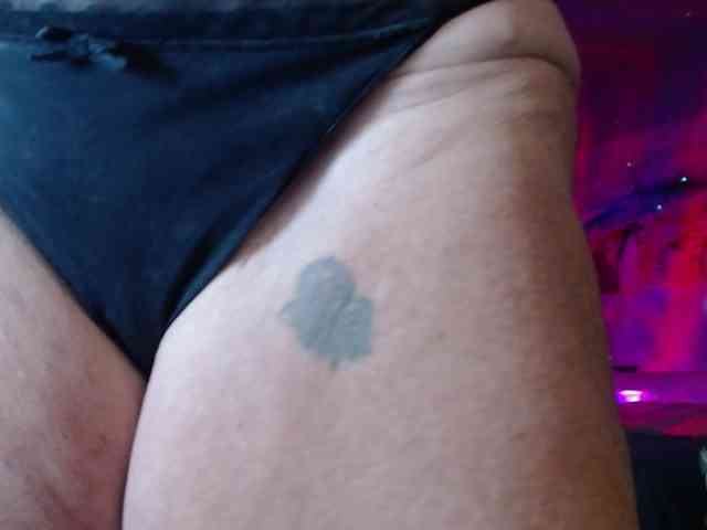 April_XO webcam
