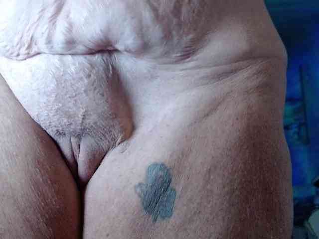 April_XO webcam