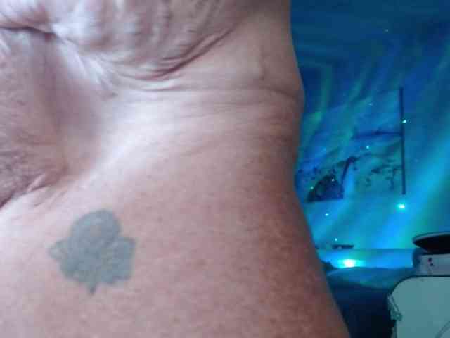 April_XO webcam