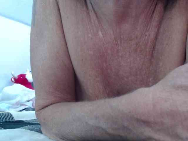 April_XO webcam