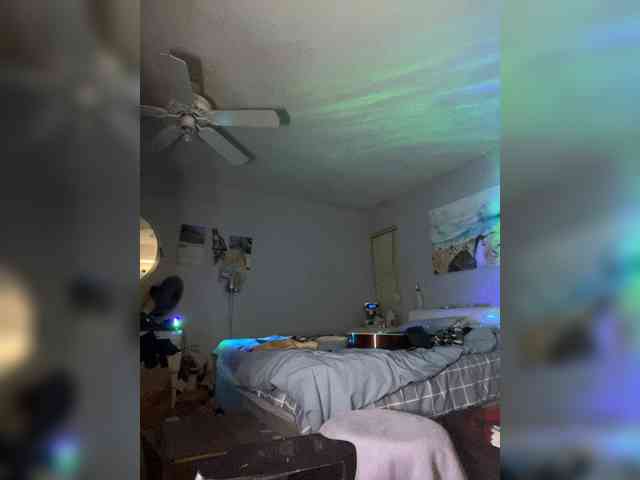 April_XO webcam