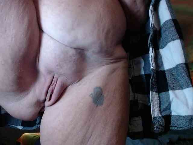April_XO webcam