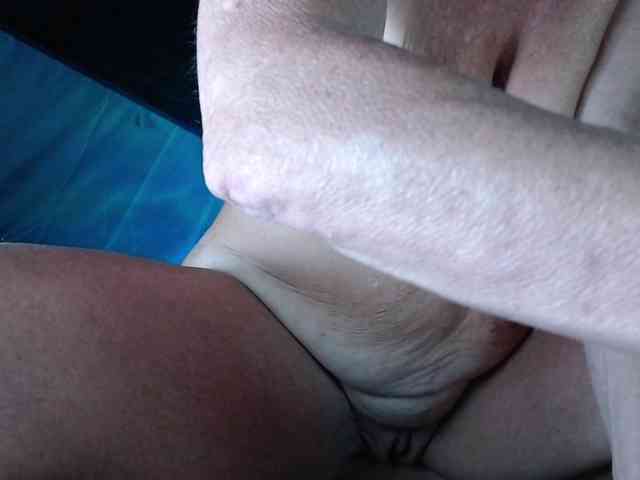 April_XO webcam