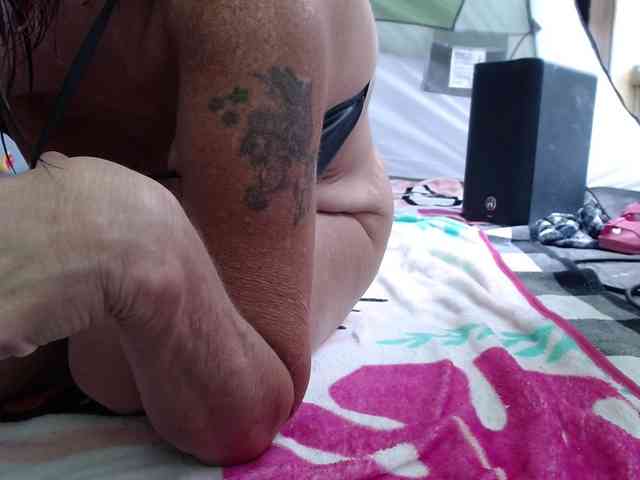 April_XO webcam