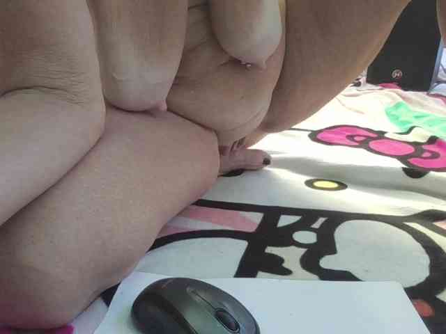 April_XO webcam
