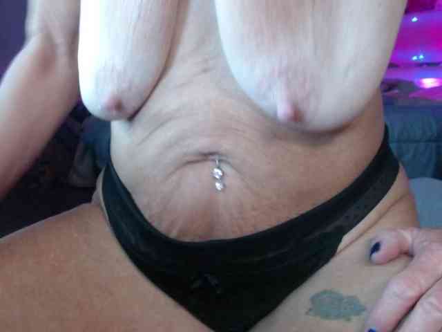 April_XO webcam