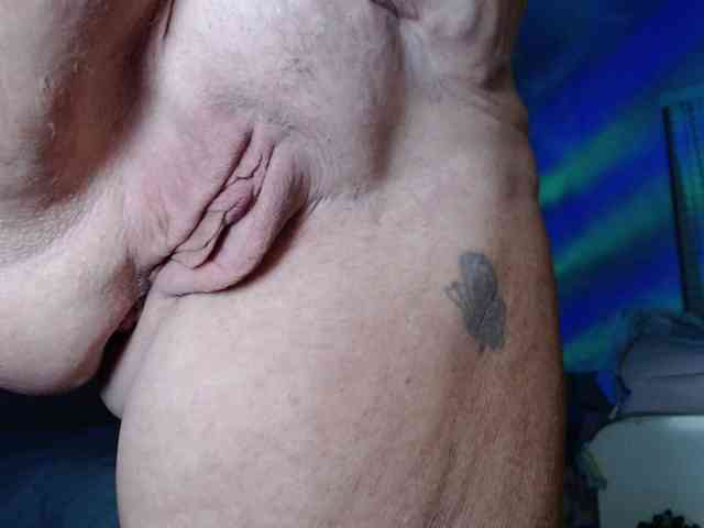 April_XO webcam