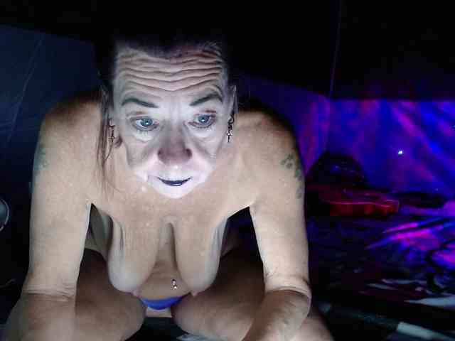 April_XO webcam