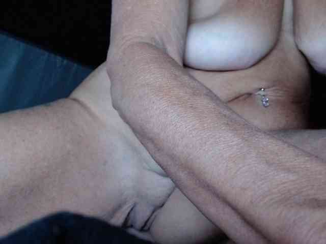 April_XO webcam