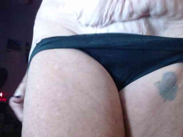 April_XO webcam