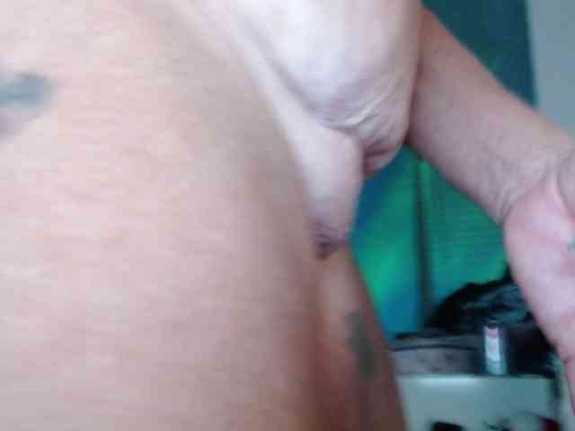 April_XO webcam