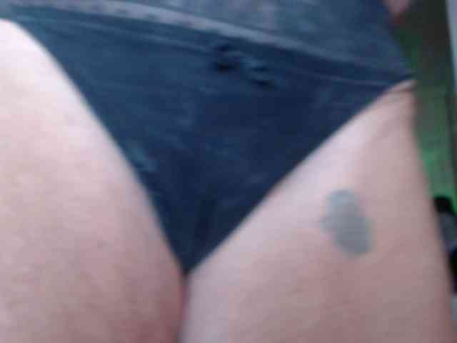 April_XO webcam