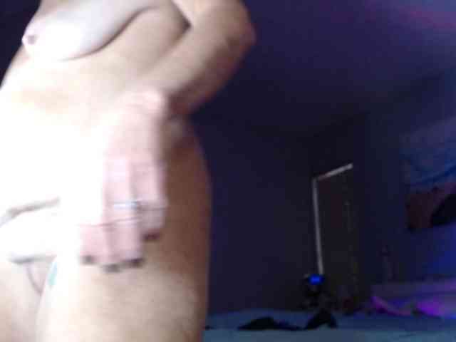 April_XO webcam