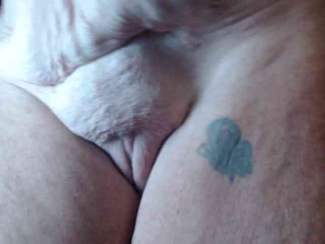 April_XO webcam