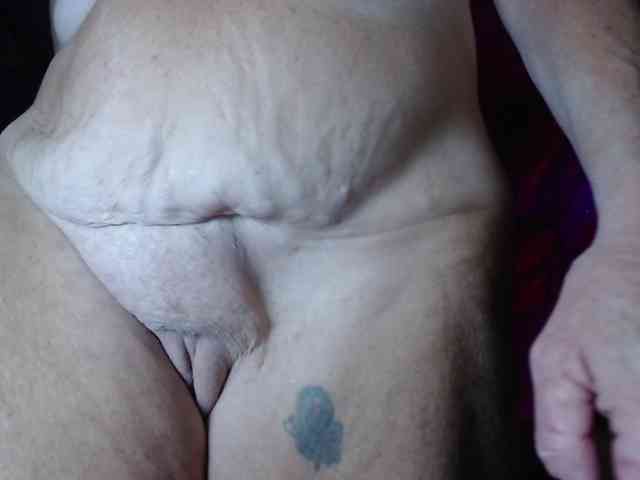 April_XO webcam