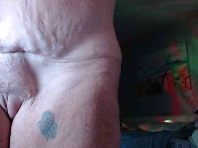 April_XO webcam
