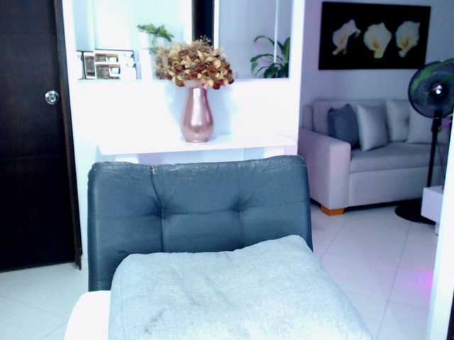 julietjohnson's BongaCams show and profile