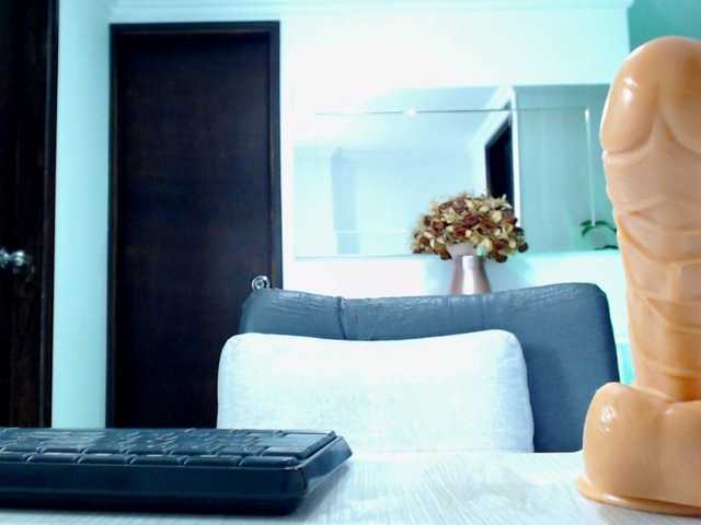 julietjohnson's BongaCams show and profile