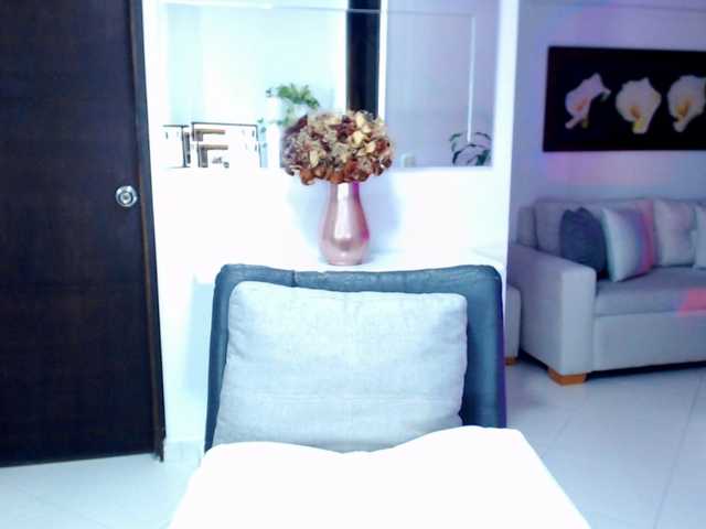 julietjohnson's BongaCams show and profile