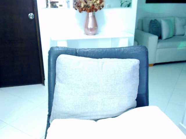 julietjohnson's BongaCams show and profile